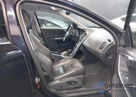 2017 Volvo Xc60 T6 Dynamic z USA, uszkodzony, nr VIN YV449MRRXH2212708